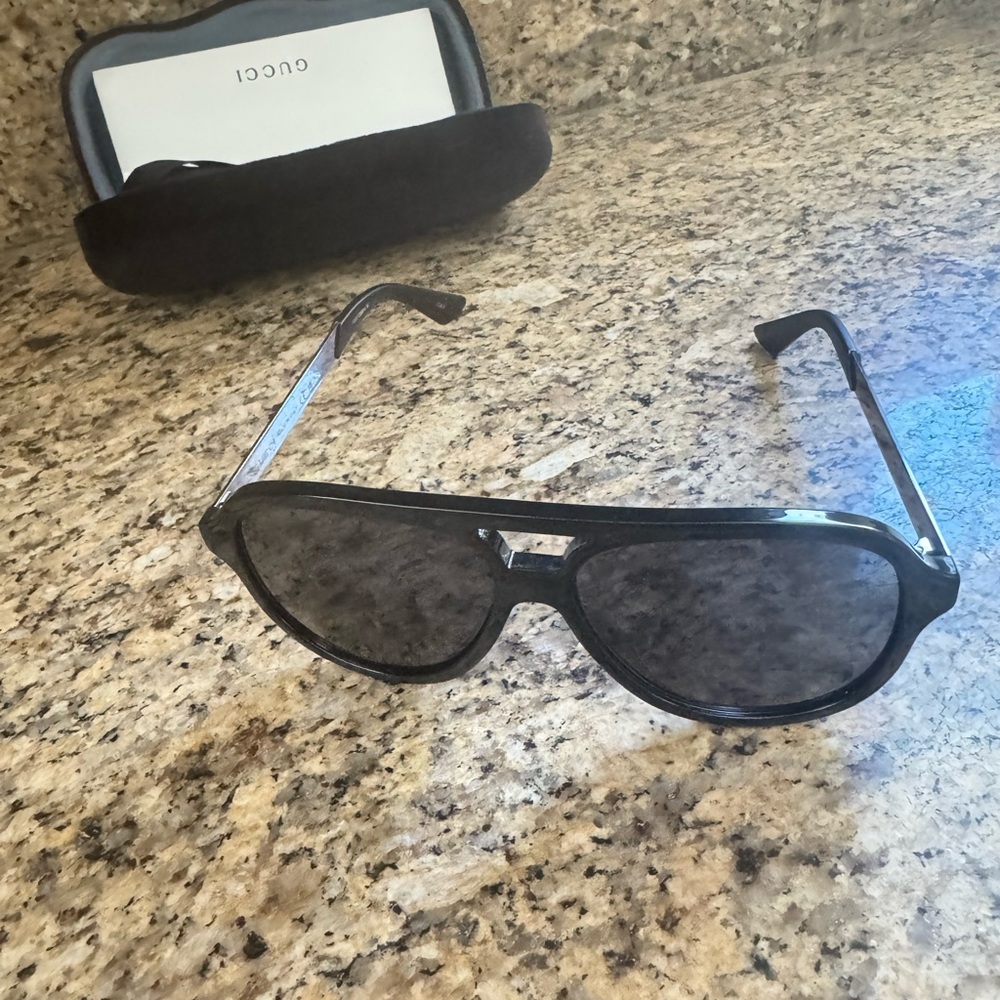 BRAND NEW: Gucci Aviator Sunglasses in Glossy Black